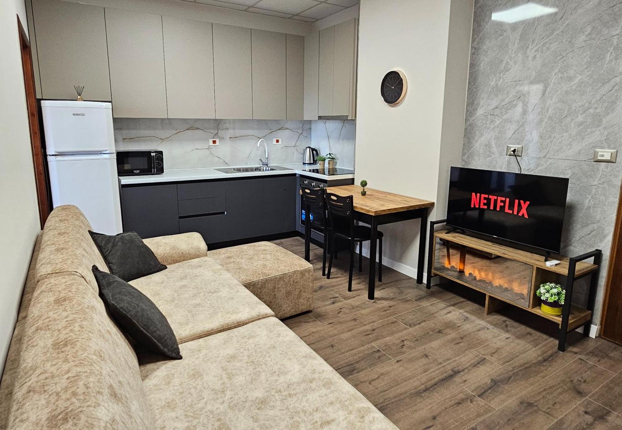 Sky Center Apartment *